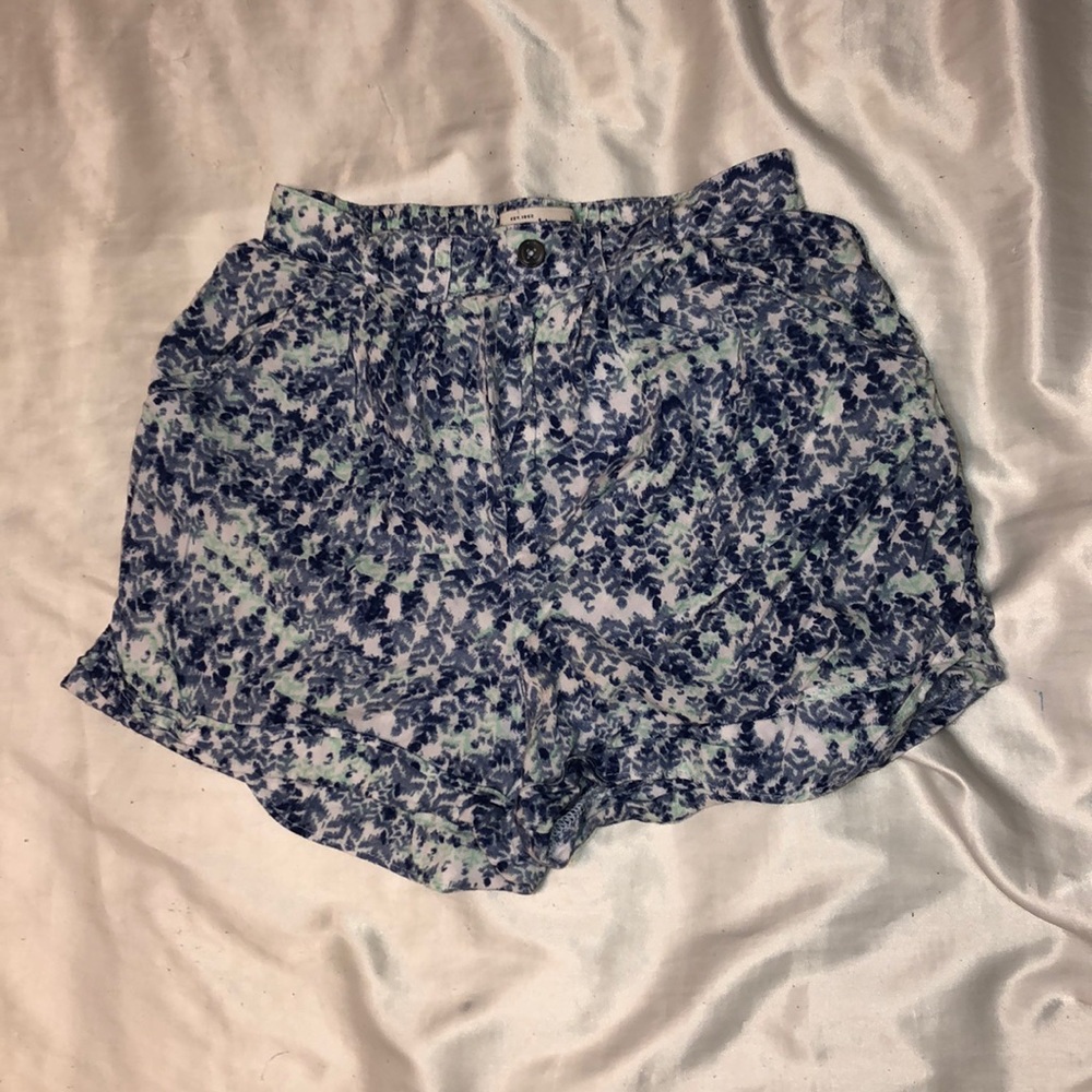 Abercrombie Blue Patterned Flowy Shorts 🦋